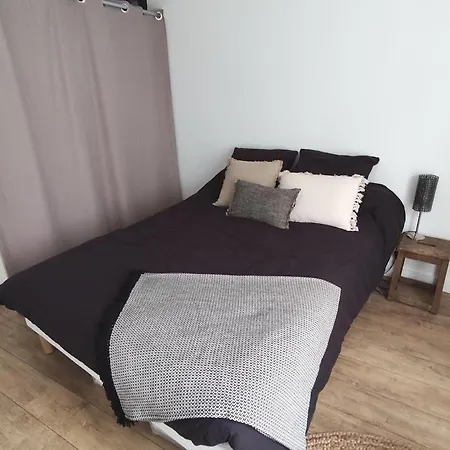 65m2 Proche Centre Ville, Parking Apartment