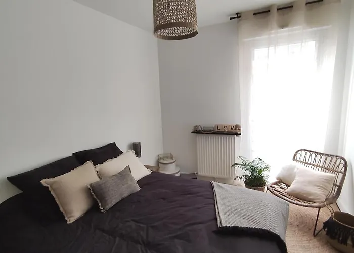 65m2 Proche Centre Ville, Parking *