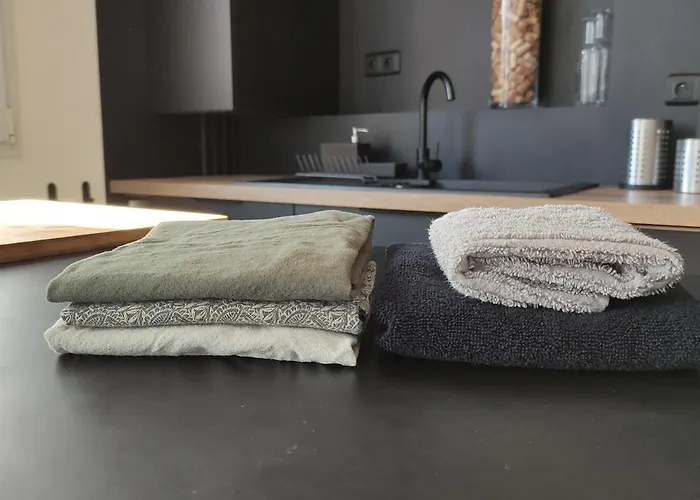 65m2 Proche Centre Ville, Parking Apartment *